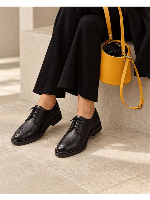 Stringata in pelle nera con lavorazione brogue FUNNY DUCK | VR60002PELLEBLACK